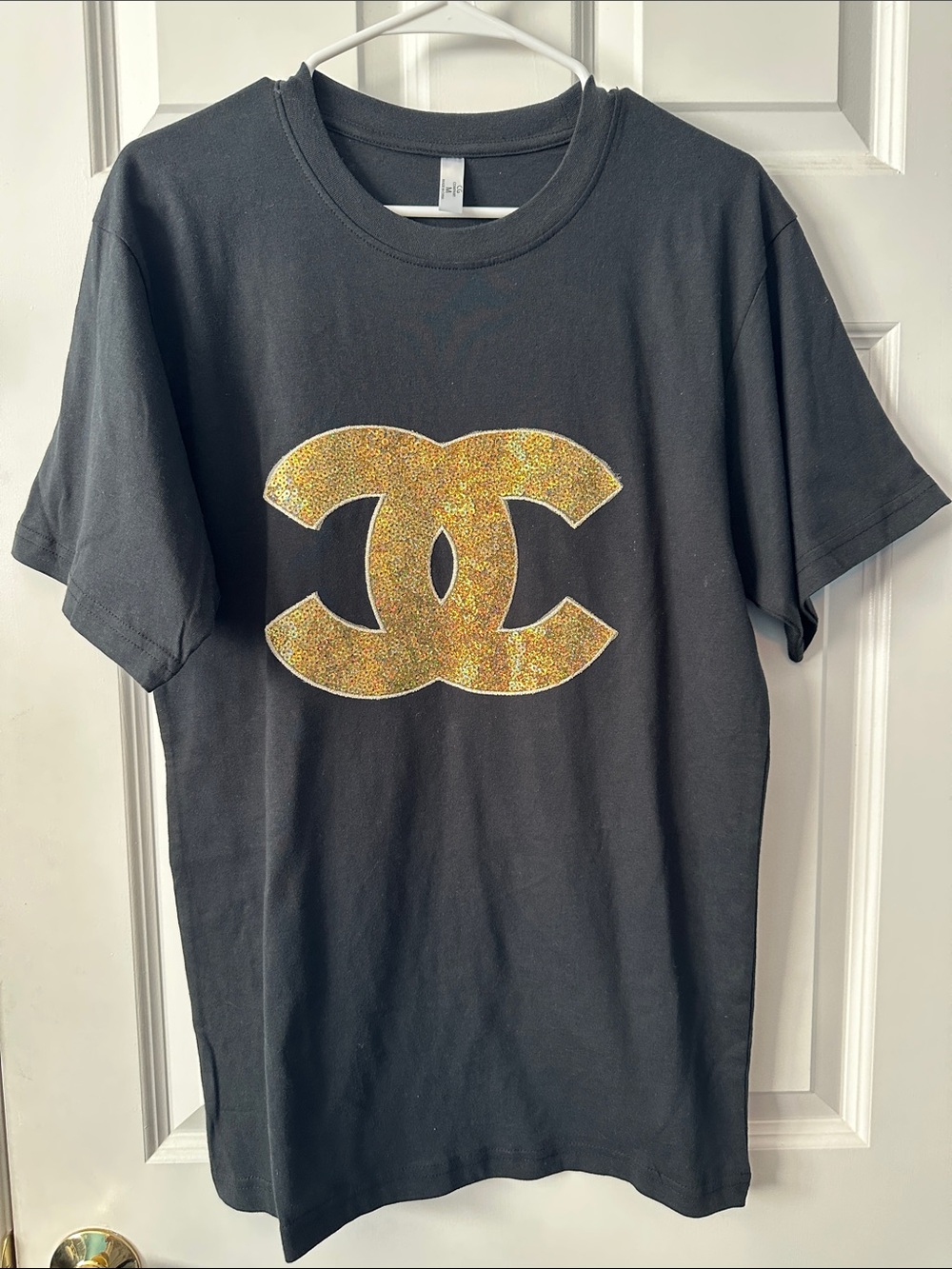 NWOT Black Fashion Tee w/Large Gold Interlocking CC Logo Sz M 100% cotton 🖤CC🖤